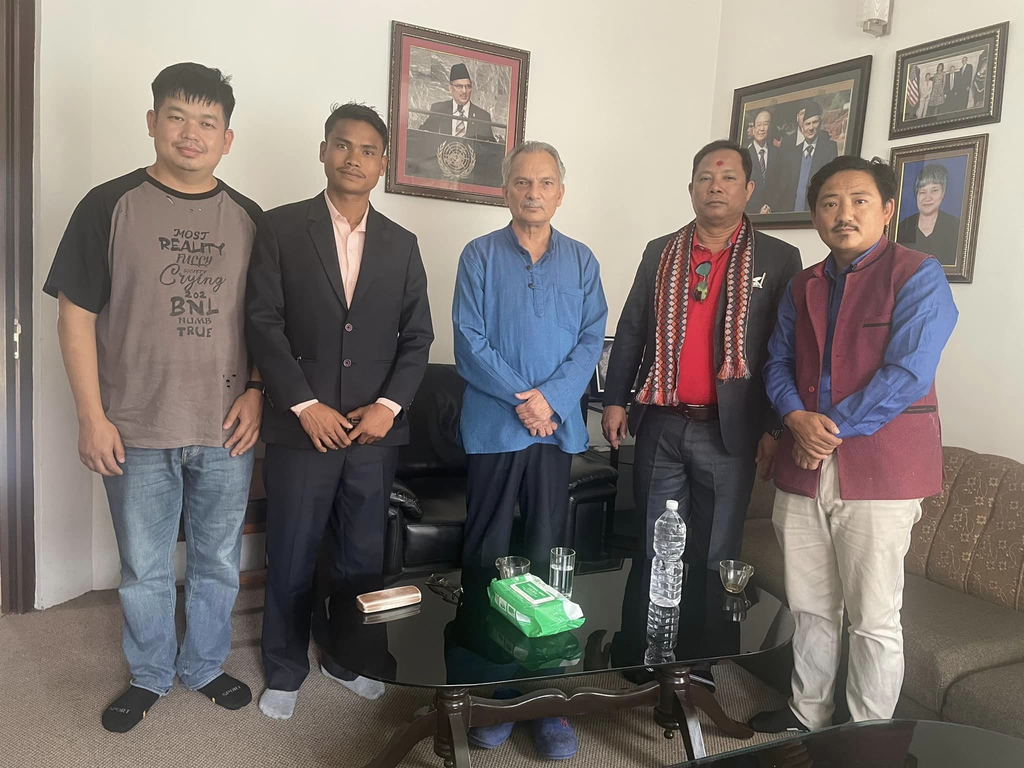रेशम चौधरीलाई भेटेपछि भट्टराई भन्छन्– खुला आकाशमुनि हार्दिक स्वागत !